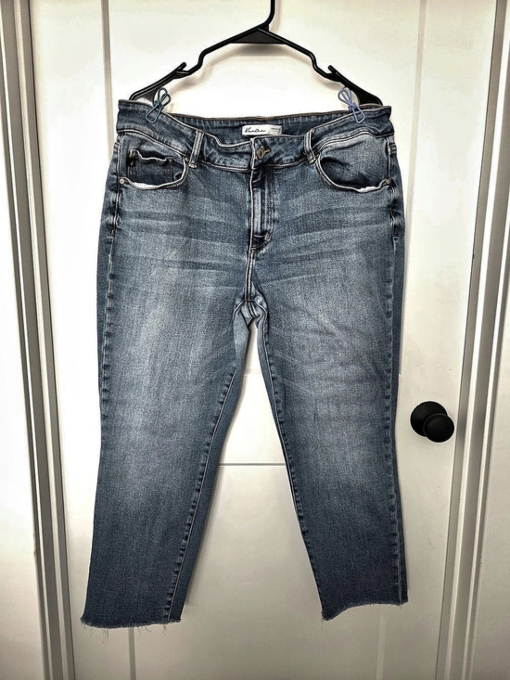 Kancan Women's Straight Leg Capree Blue Jeans. Size Waist 18. #SW
